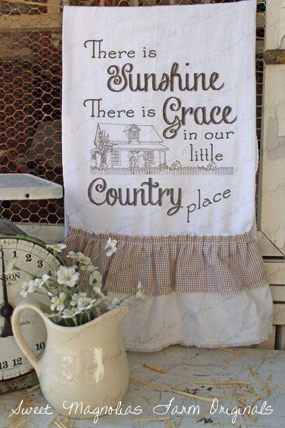 Mariage - Flour Sack Kitchen Towel... Farmhouse Cottage Chic Southern Saying Country Style Ruffles "Our Country Place"