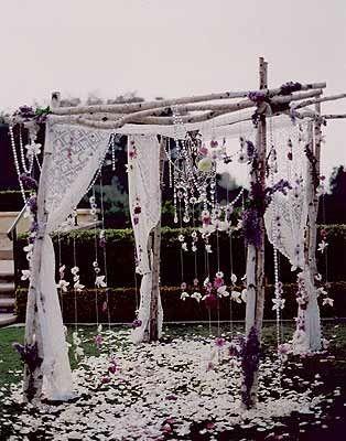 Hochzeit - Hippie Chic Wedding Chuppah: Haha YES! I'd Love To Get Married Under Something Like This :)