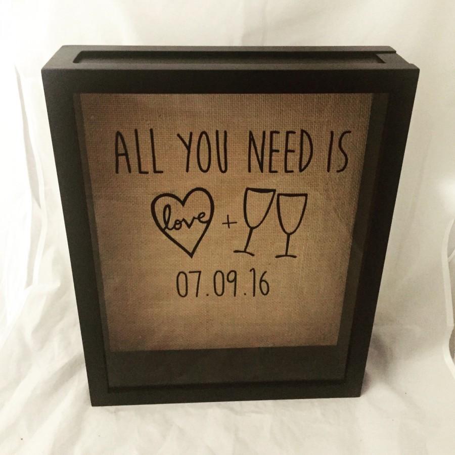 Mariage - Wine Cork Shadow Box, Wine Cork Holder, Wedding Gift, Bridal Shower Gift, Burlap, Customize Date and/or Add Names!