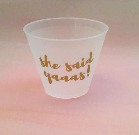 Mariage - 12 Gold Bachelorette Party Cups "She Said Yaaas!"