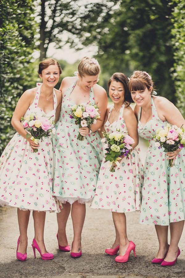Hochzeit - A Very British 50’s Retro And Colourful Afternoon Tea Style Wedding