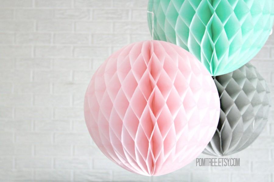 Mariage - paper party decor ... SMALL honeycomb lantern ... candy table buffet tablescape // weddings // birthday party // baby shower // nursery