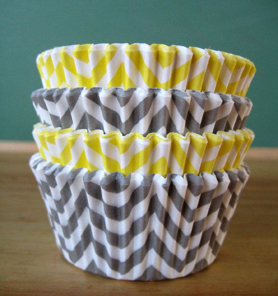 زفاف - Yellow And Gray Chevron Cupcake Liners - Set Of 40 - Chevron Baking Liners