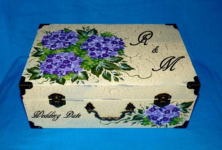 Mariage - Personalized Wedding Box Decorative Suitcase Wedding Keepsake Card Box Bridal Shower Card Box Trunk Large Custom Wedding Chest Hydrangea
