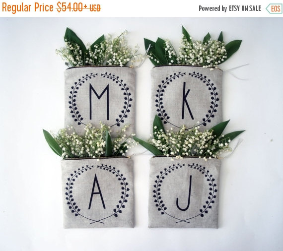 Wedding - SALE 20% OFF/ BRIDESMAID gift set/ personalized letter make up bag with screen printed floral wreath on linen monogramed wedding souvenir