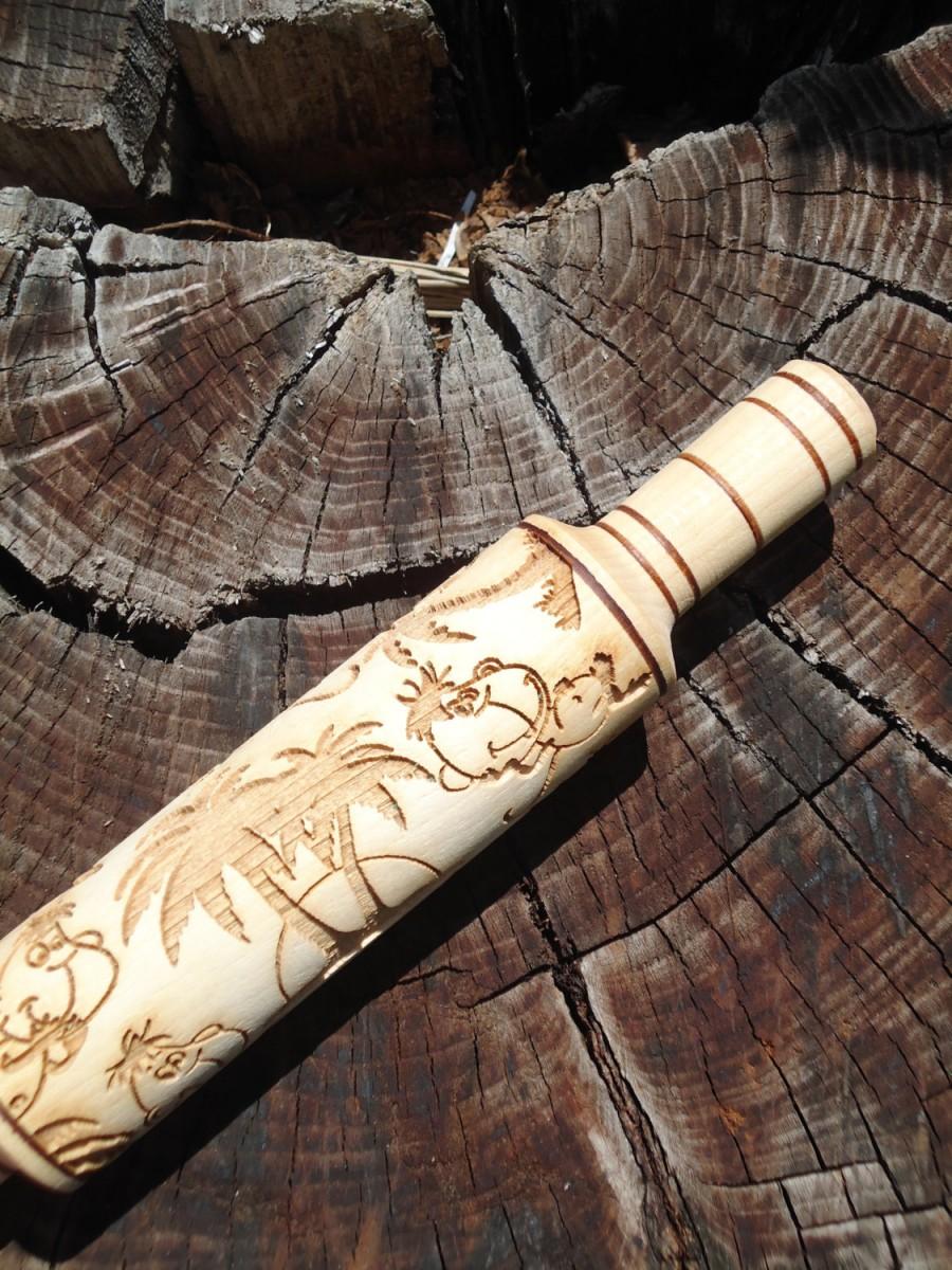 Mariage - Monkeys rolling pin Pattern Embossed Engraved rolling pin wooden Womens Gift Present for her Mother Grandmother Wife Sister Girlfriend gift