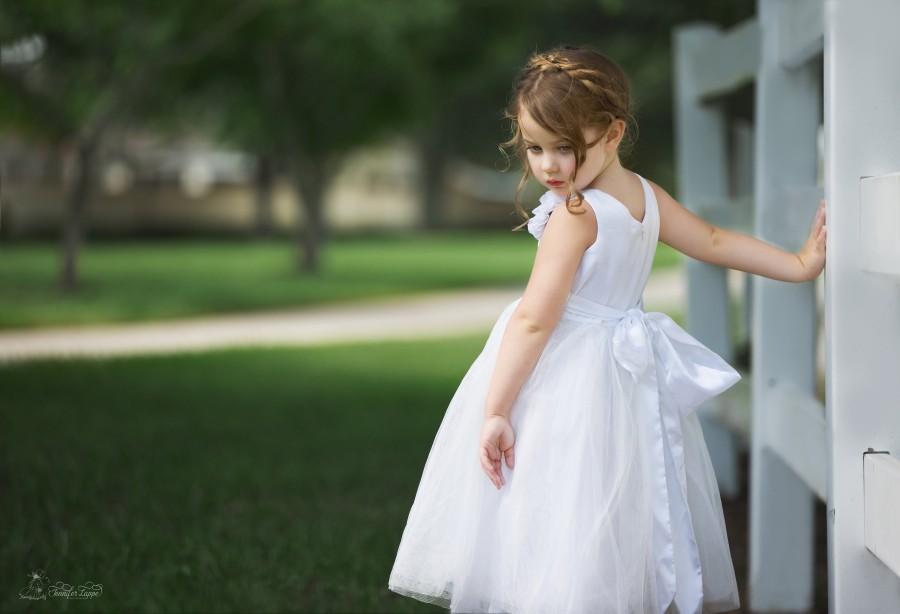 Hochzeit - Classic White Traditional Flower Girl Dress