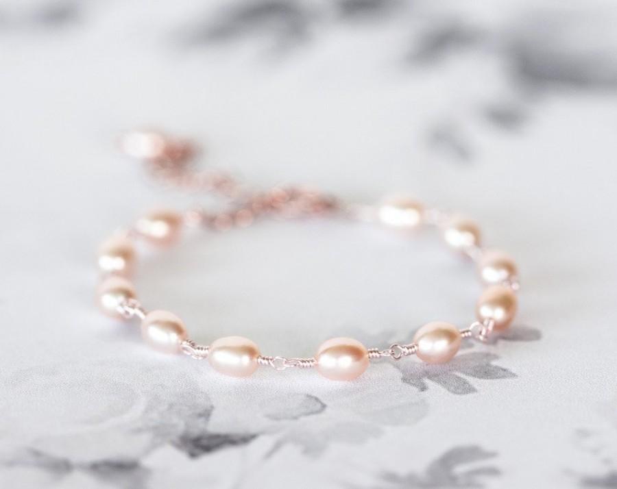 زفاف - 617_ Peach pearl bracelet, Rose gold bracelet, Pink pearls jewellery.