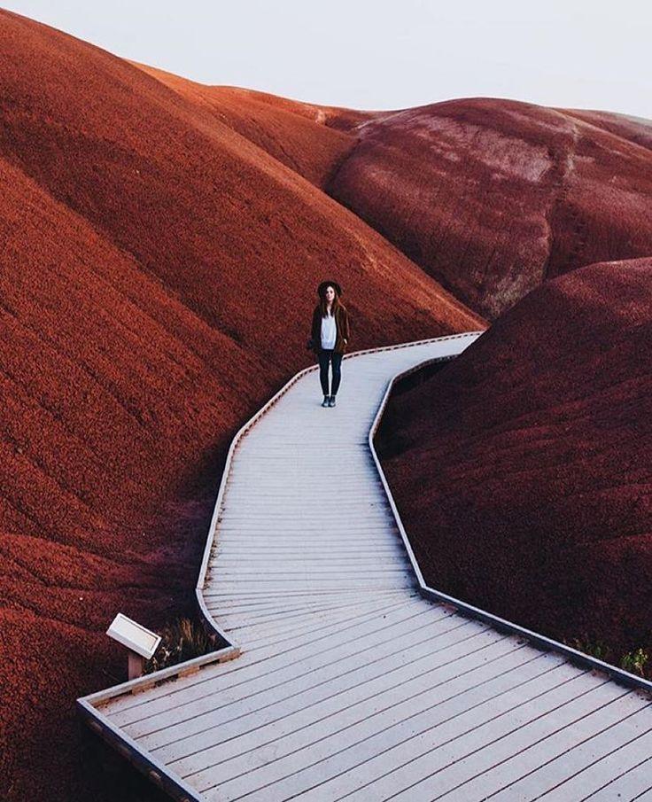زفاف -  On Instagram: “Transport Yourself To Someplace Otherworldly. 
Dame Traveler @lizballmaier Oregon  By @monascherie ”