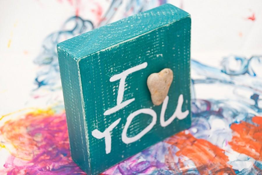 Hochzeit - I love you quote block Wood sign Heart beach stone Valentines gift Home decor Declaration of love Office decor Rustic decorative sign