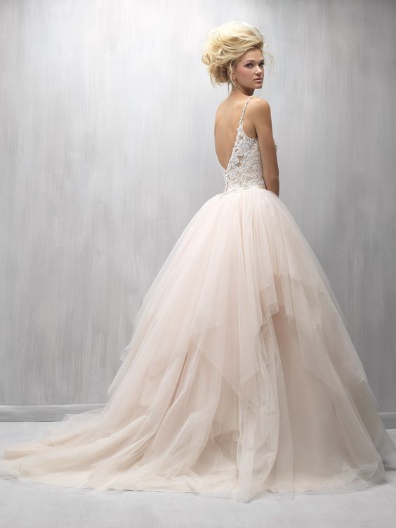 Hochzeit - Pink Wedding Dress Inspiration