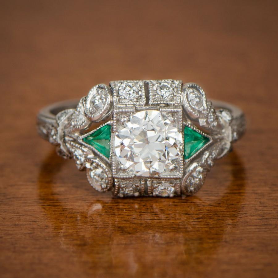 Mariage - Diamond Engagement Ring with emeralds on either side. Estate Engagement Ring. Handmade platinum.