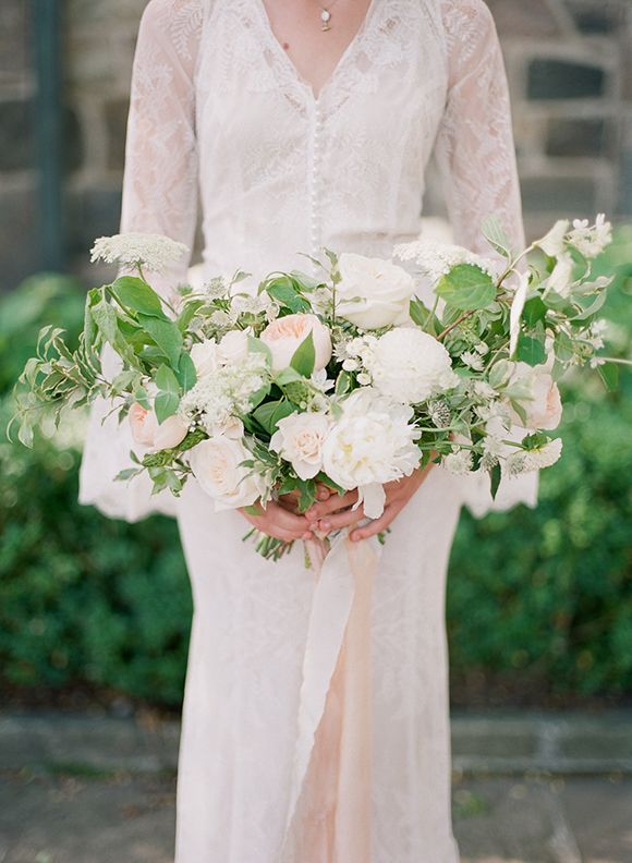 Hochzeit - Romantic Wedding Inspiration In Peach And Ivory (Magnolia Rouge)