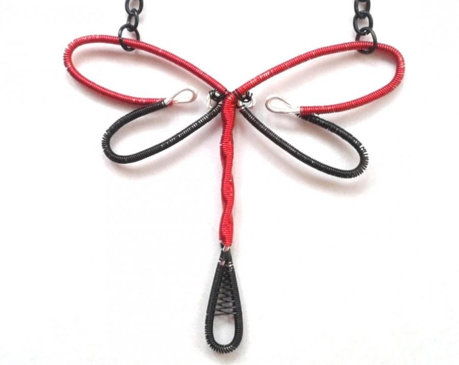 زفاف - Dragonfly Necklace, Dragonfly Pendant, Wire Wrapped Red and Black Insect Pendant, Wire Animal jewelry, Wire Jewelry, Unique Wrapped Necklace