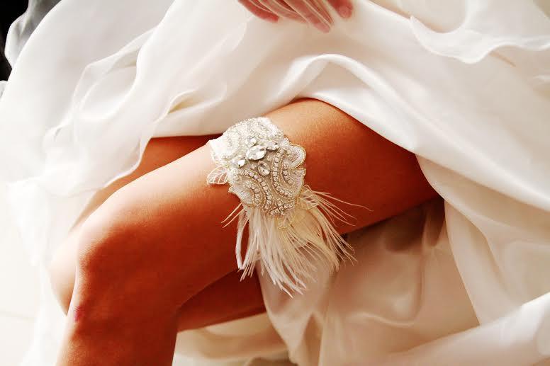 Hochzeit - Bridal Garter Wedding Garter Belt - Luxury Peacock Feather Garter Belt - Keepsake Garter Rhinestones Ivory Lace Garter - Prom Garter