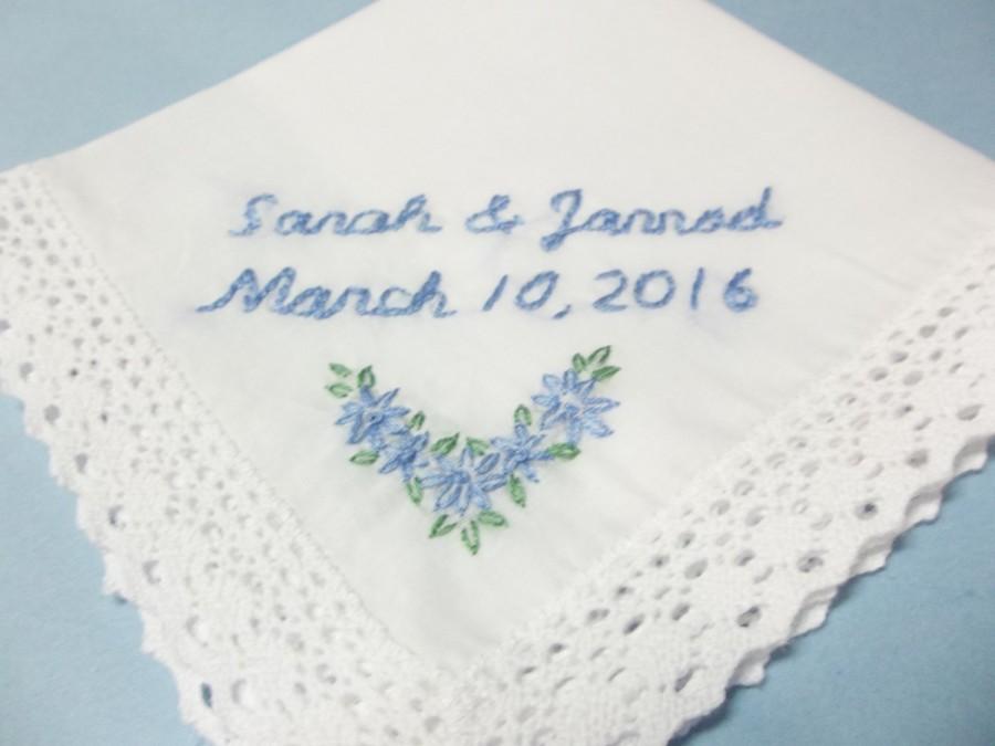Свадьба - Something blue, wedding handkerchief, bridal gift, bride hanky, personalized wedding gift, hand embroidery,gift for bride, bouquet wrap