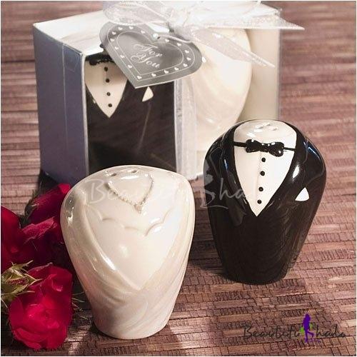 Свадьба - Beter Gifts®Amazing Bride & Groom Salt&Pepper Shaker Wedding Favor(Set of 2)