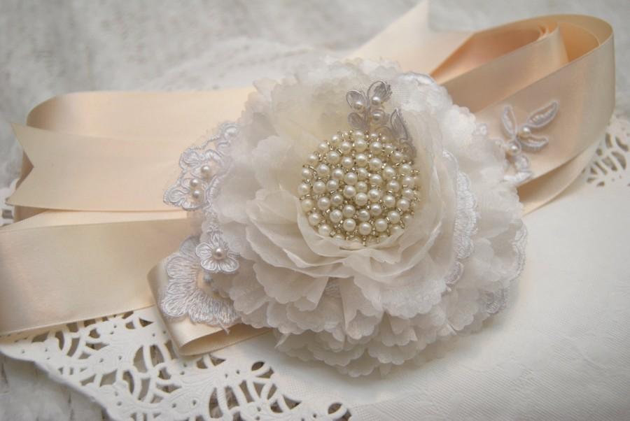 Mariage - Bridal Belt; Bridal Sash; Ivory & White; Lace Sash; Satin Belt; Wedding Sash; Handmade SF002