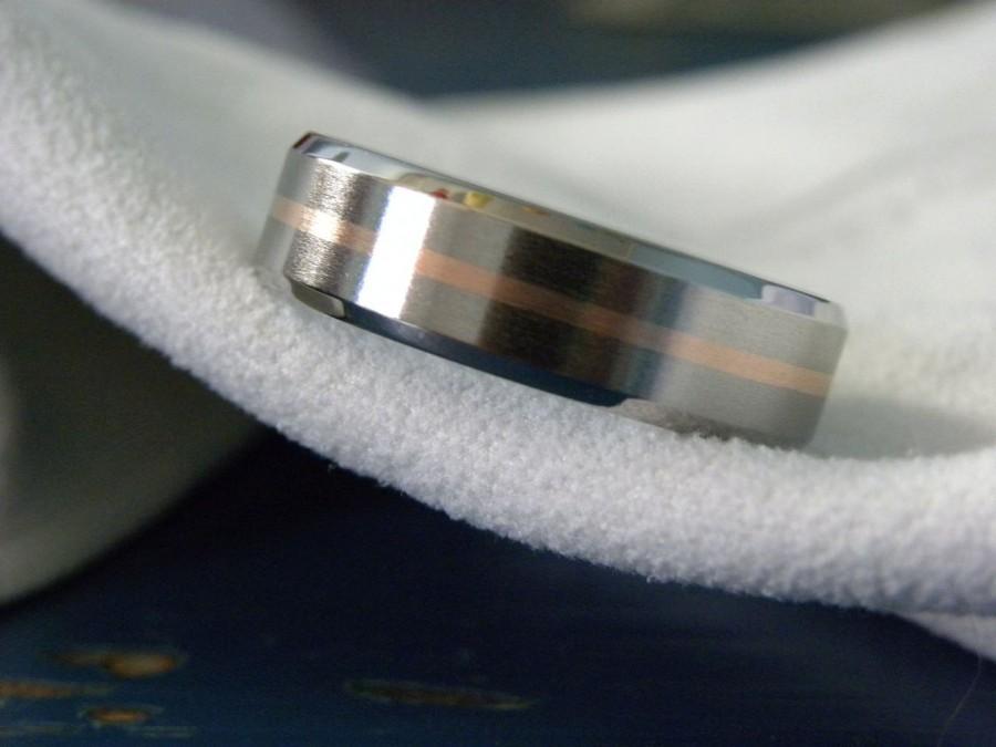 زفاف - Mens Ring or Wedding Band, Titanium Rose Gold Inlay Ring, Beveled Edges