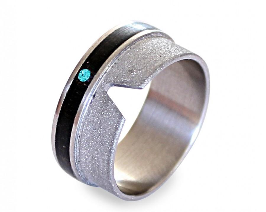Mariage - Sand blasted titanium wedding band with ebony wood inlay and a blue svarowski