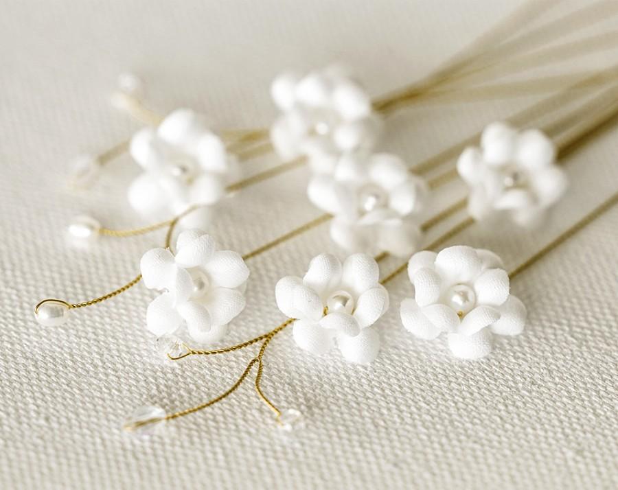 زفاف - Wedding hair flowers, White silk flowers, Flower hair accessories,Hair flowers, Pearl hair accessory, Wedding pearl flowers, Silk flowers.