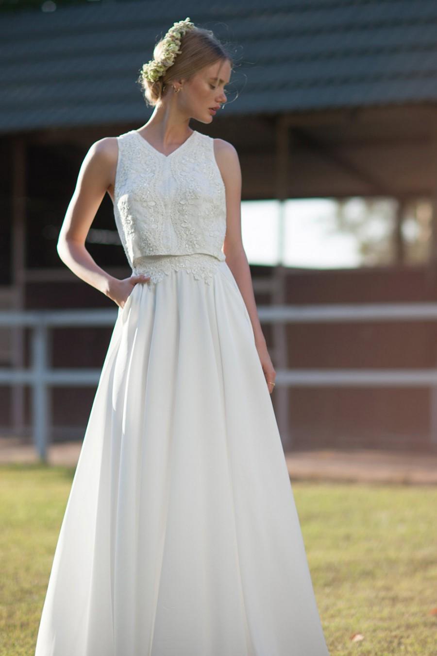زفاف - V neck line wedding dress, Lace wedding dress, Romantic wedding dress, Emma Wedding Dress