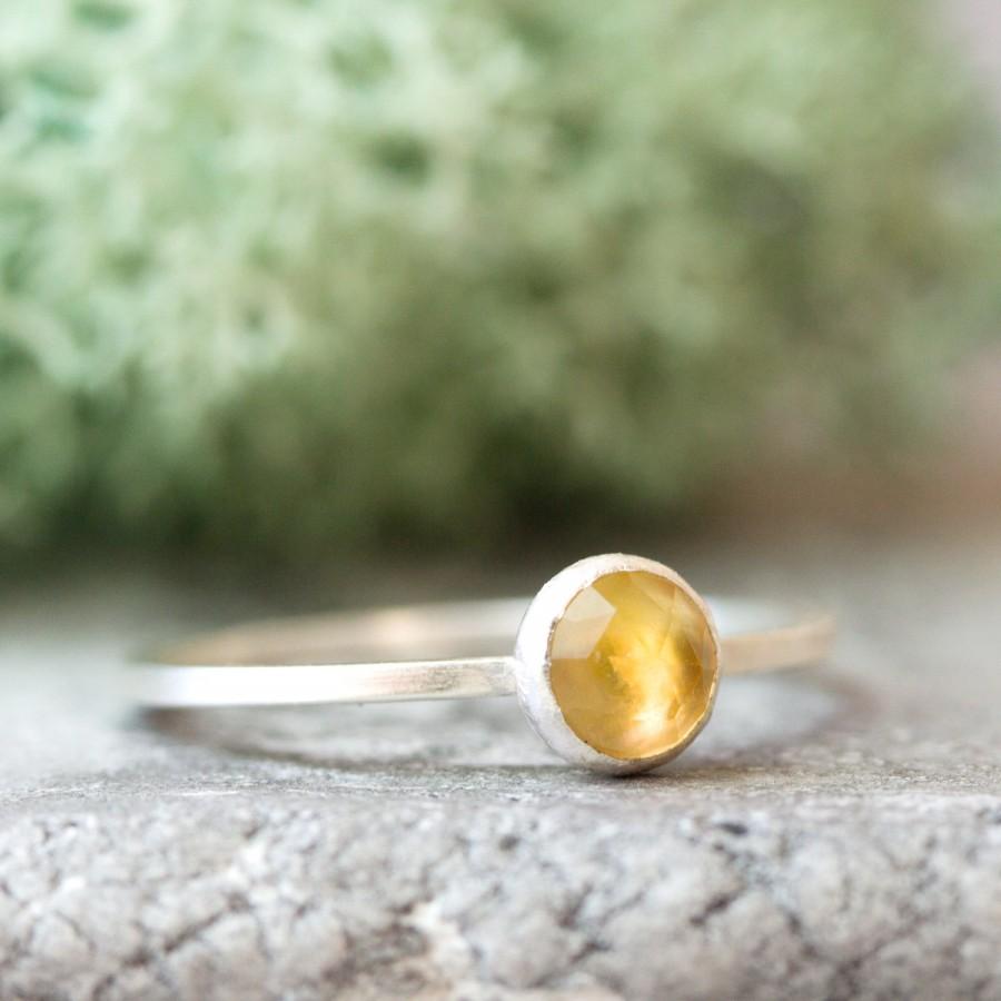 زفاف - The Sun - Simple silver solitaire ring with golden citrine faceted gemstone