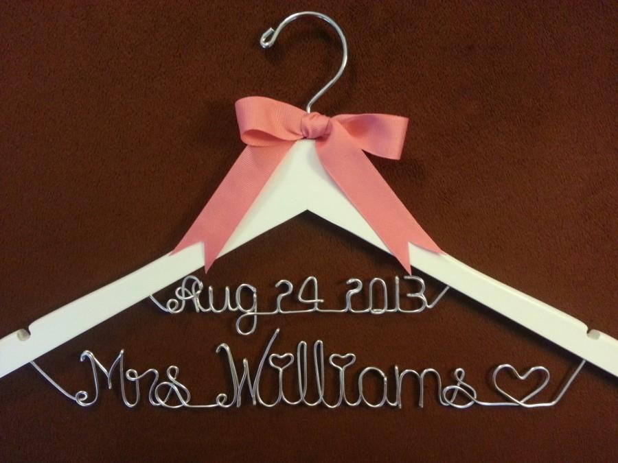Свадьба - Personalized Custom Bridal Hanger,Brides Hanger,Personalized Bridal gifts,Wedding Hanger,personalized Two Lines Wedding Hanger