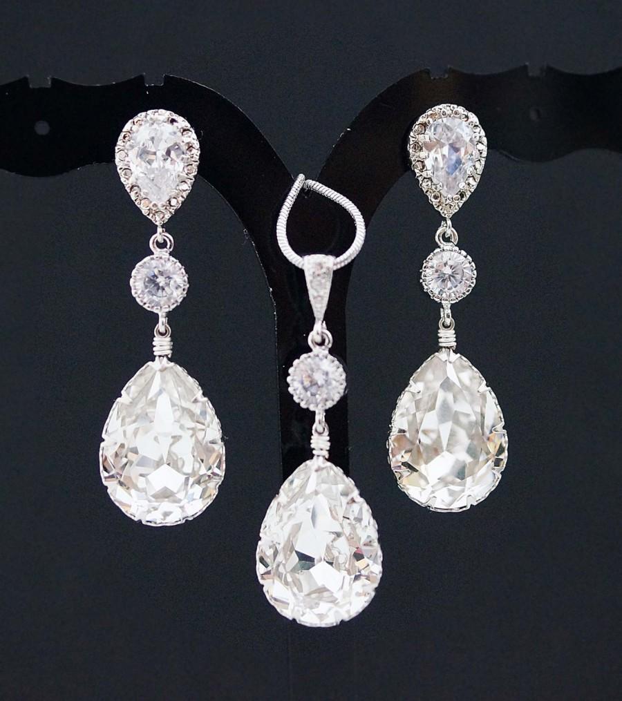 Hochzeit - Wedding Jewelry Bridal Earrings Bridesmaid Earrings Dangle Earrings Clear White Swarovski Crystal and Cubic Zirconia Tear drop Earrings