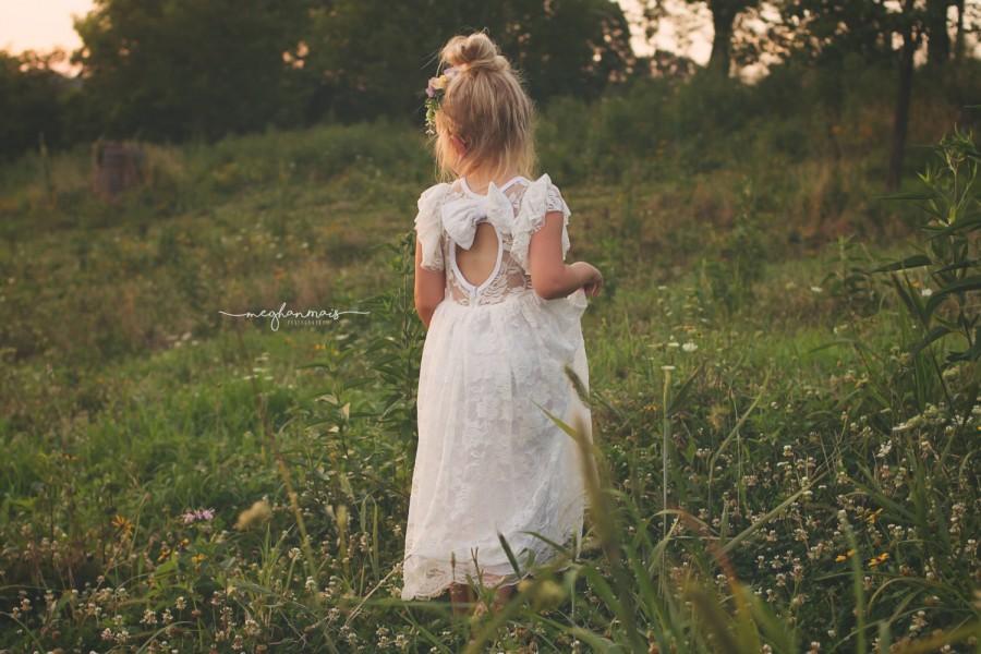 Mariage - Rustic Flower Girl Dress, Lace Flower Girl Dress, White Flower Girl Dress, Lace Baby Dress, Country Flower Girl Dress Lace, Boho Flower Girl