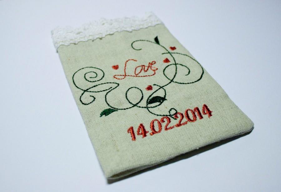 Свадьба - Wedding favor sachets,  small linen gift bags with lace, whit LOVE and date,  personalized bridal favor bags set of 10