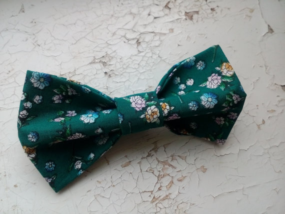 Hochzeit - emerald bow tie virid floral bowtie emerald wedding self tie necktie hunter green ties matching handkerchief green cufflinks I gemelli verdi