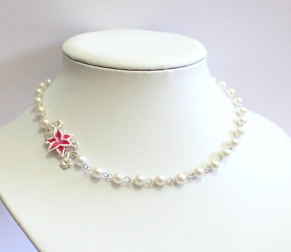 Свадьба - Tiger Lily Necklace, Bridal Tiger Lily, Bridesmaid Jewelry, For Her,Wedding White pearl, Pink lily, Bridesmaid Necklace, Bride Flower