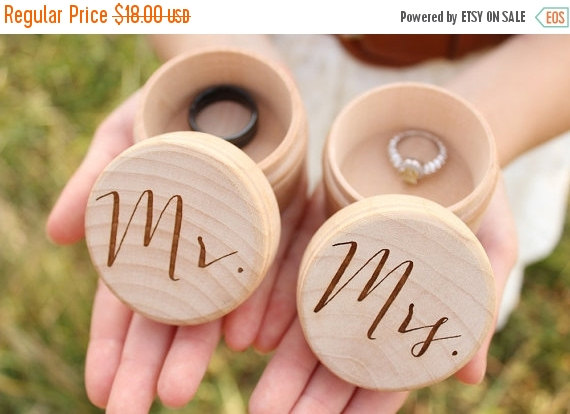 Wedding - Mr and Mrs Ring Box Set Keepsake Ring Box Engraved Rustic Wedding Ring Box