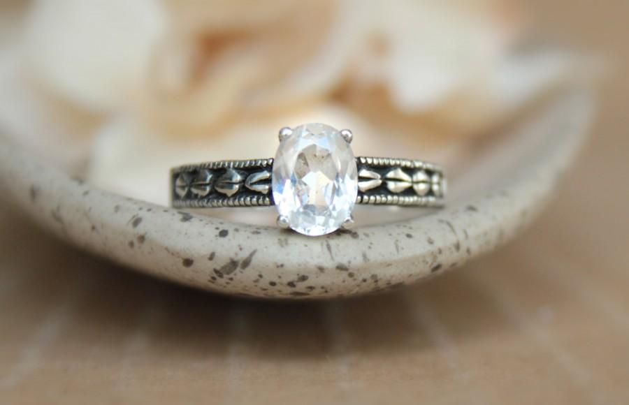زفاف - Oval White Sapphire Leaf Engagement Ring in Sterling - Silver Engraved Leaf Ring - Flower and Leaf Promise Ring - Diamond Alternative