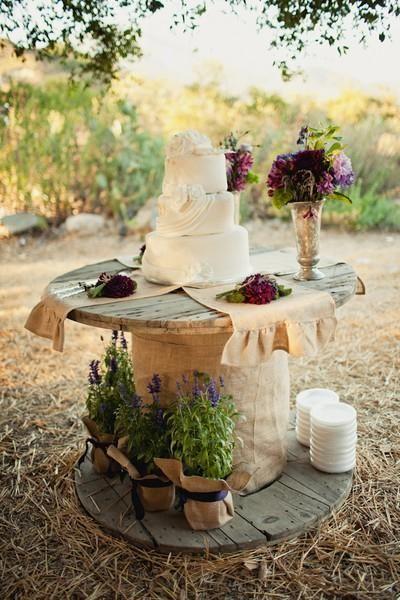 Hochzeit - Potted Lavender With The Burlap And Ribbon For Rustic Country Weddings