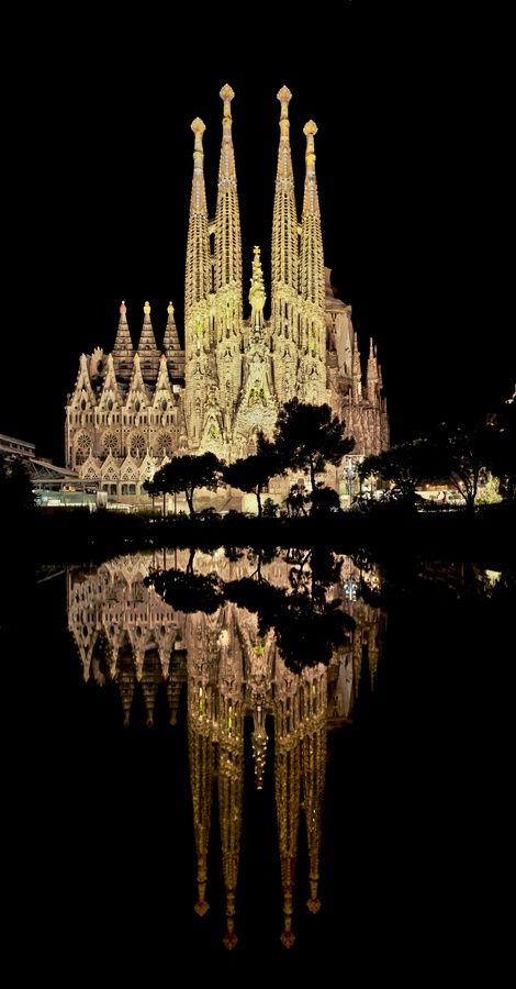 Wedding - Amazing Click Of Sagrada Familia - Barcelona, Spain