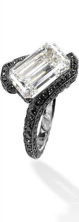 زفاف - De GRISOGONO ♥✤A One-of-a-kind High Jewellery Ring With An Emerald Cut White