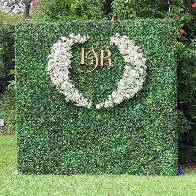Mariage - Vivian Khanh On Instagram: “Congrats To Liz And Ray! Lettering Design @love_elodie - Floral Design @theflowerlab - @etablirshop Hedge.
”