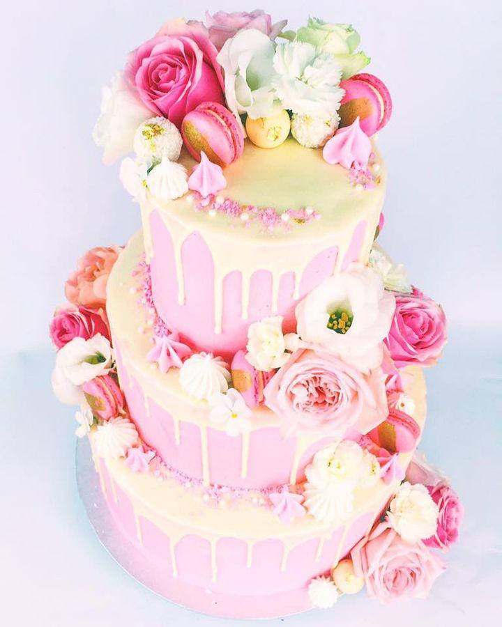 Свадьба - 26 Fantastical Drip Wedding Cakes