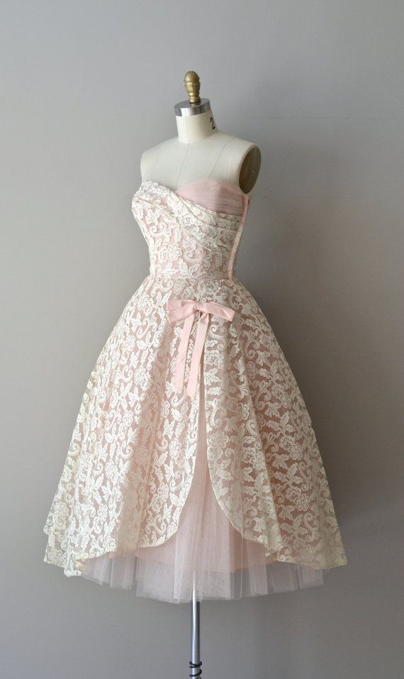 Hochzeit - Châteauroux Lace Dress / 1950s Dress / Vintage Lace 50s Party Dress