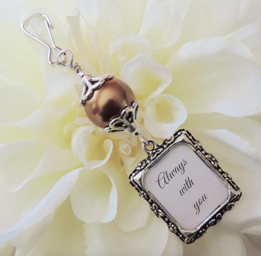 Свадьба - Bouquet charm. Wedding bouquet photo charm - Brown pearl and Small picture frame for a bridal bouquet. Gift for a bride. Bridal shower gift