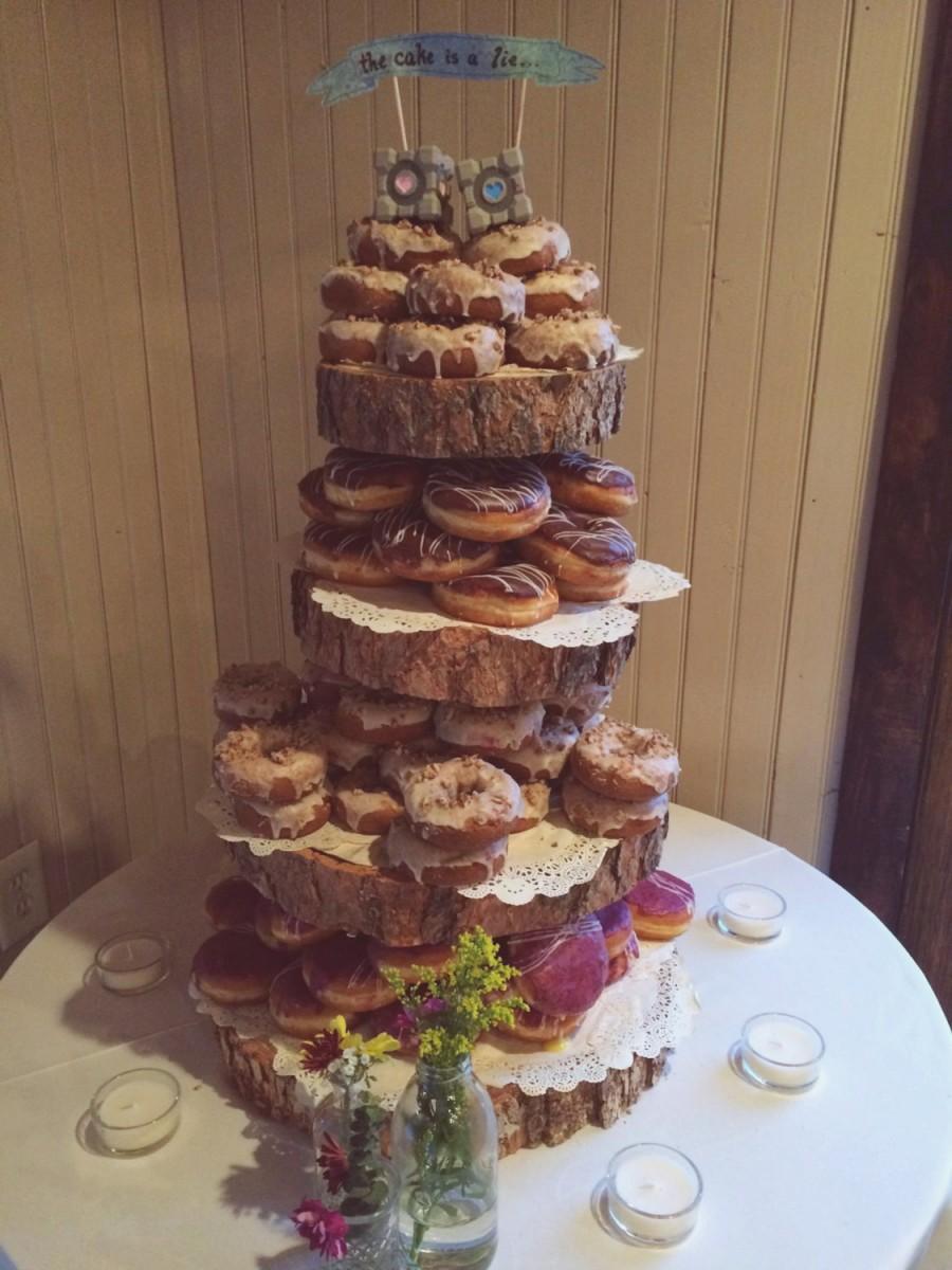 Hochzeit - Rustic Wood Tree Slice 4-tier Donut or Cupcake Stand for your Wedding, Event, or Party (As seen on HGTV.com) Vintage, Shabby Chic