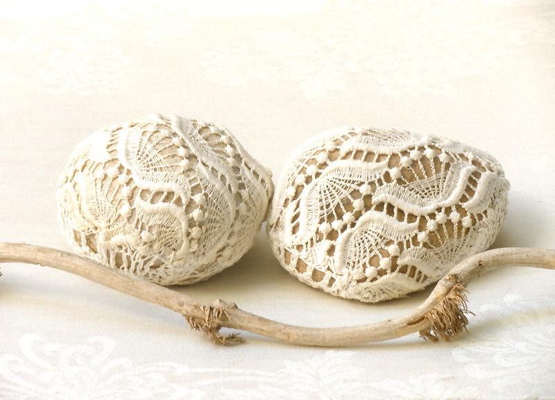 Mariage - Lace Crochet Stones, Shabby chic Pebble, Eco Friendly Home Decor, Cottage Decor,Upcycled Stone, Papeweight, Door stop, Bowl Fillers