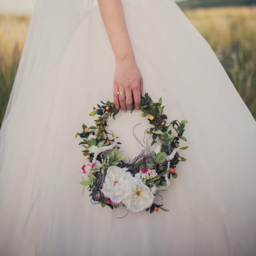 [تصویر:  bride-bouquet-wreath.jpg]