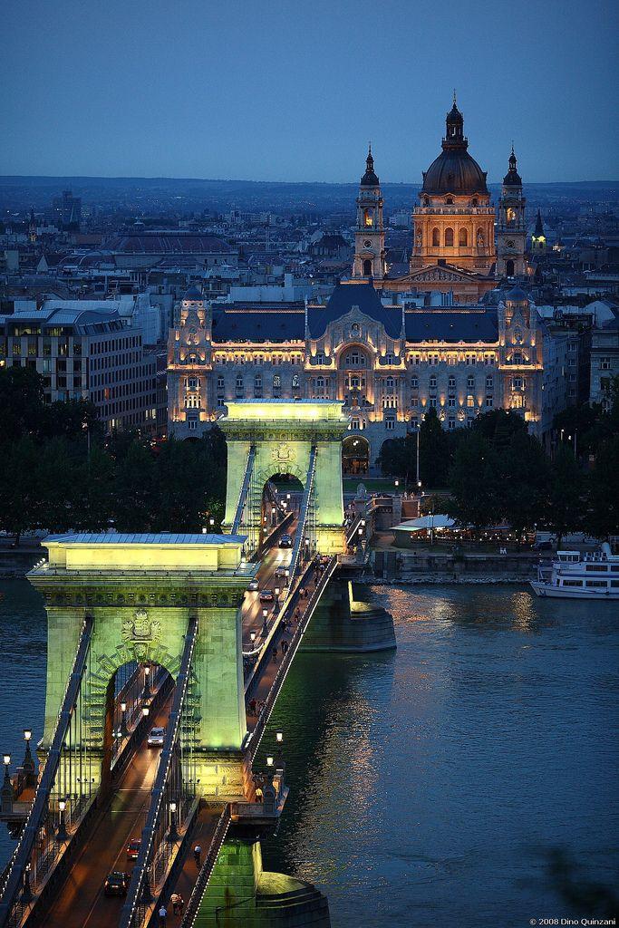 زفاف - Quickwitter • The Charles Bridge Across The Danube - Linking...