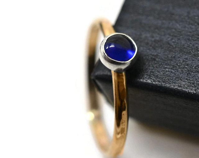 زفاف - 5mm Blue Sapphire Ring, 14K Gold Fill Ring, Blue Gemstone Engagement Ring, Hammered Gold Promise Ring
