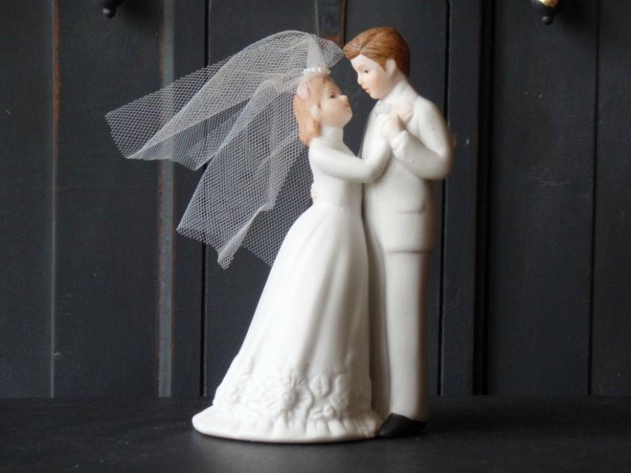 Mariage - Vintage Lefton Porcelain, Bisque, Wedding Couple, Cake Centerpiece, Topper, Bride & Groom