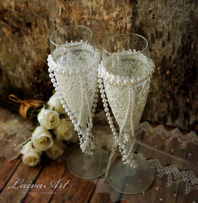 Свадьба - Wedding Champagne Flutes Wedding Champagne Glasses Bride and Groom Flutes Boho Wedding Toasting Flutes