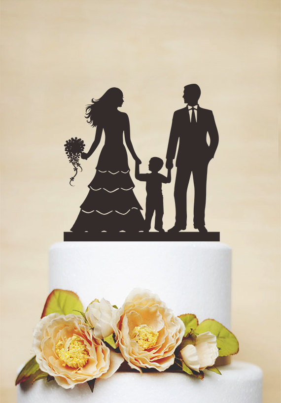 Свадьба - Wedding Cake Topper,Bride and Groom with a little boy, Custom Cake Topper,Children Cake Topper,Personalized Family Cake Topper P157